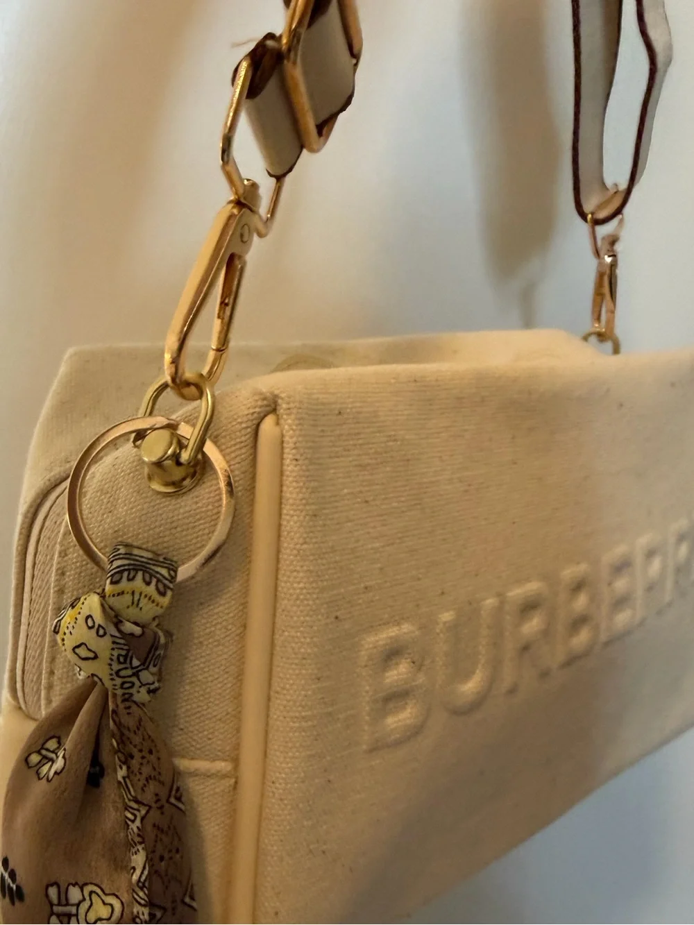 Burberry Cream Cosmic/Beauty Bag GWP item NWOT
